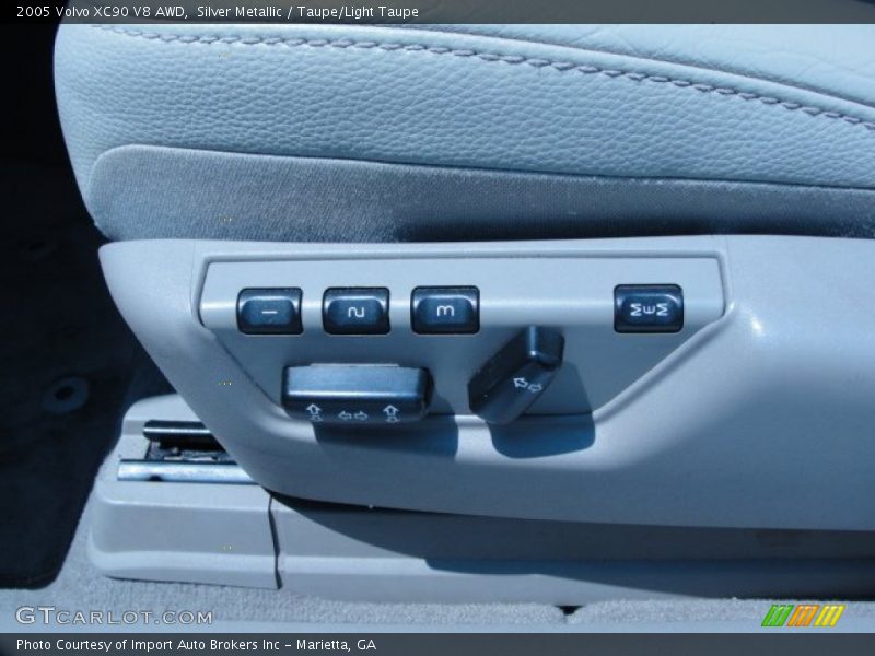 Silver Metallic / Taupe/Light Taupe 2005 Volvo XC90 V8 AWD