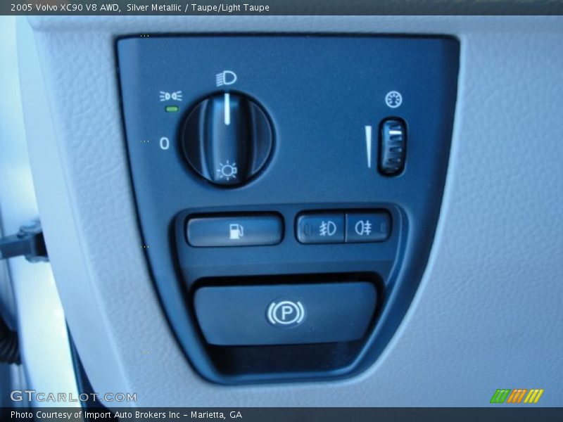 Silver Metallic / Taupe/Light Taupe 2005 Volvo XC90 V8 AWD