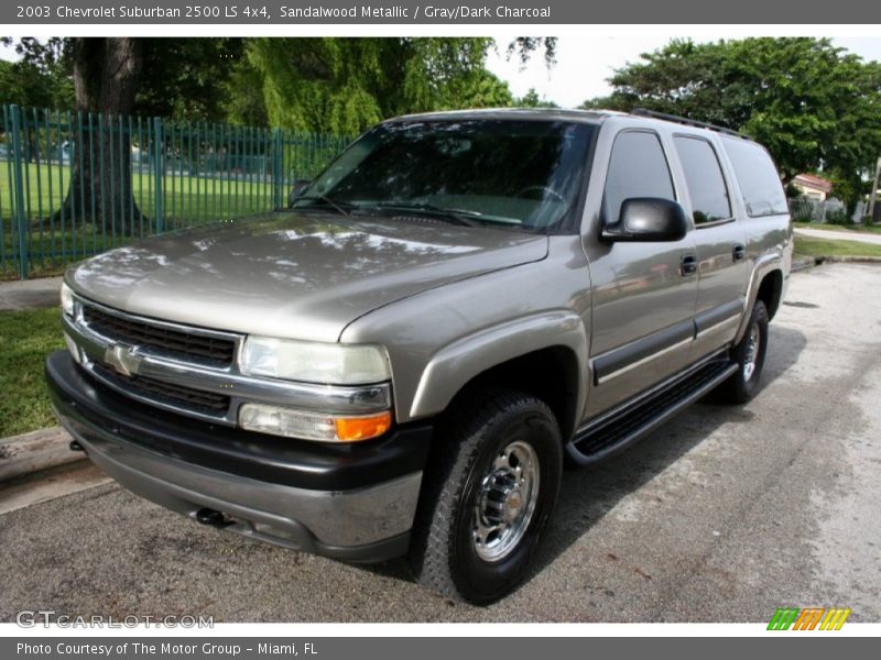 Front 3/4 View of 2003 Suburban 2500 LS 4x4