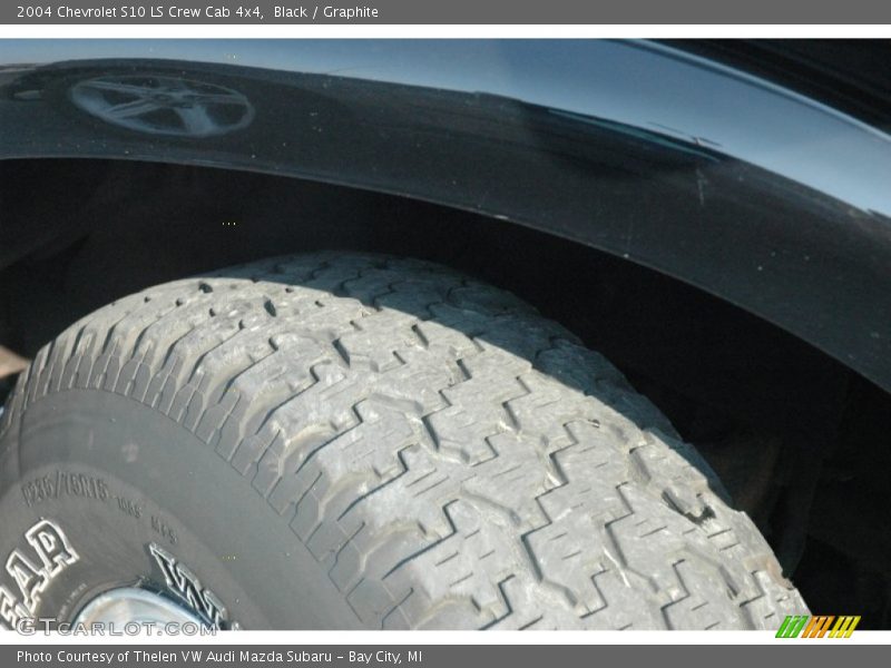 Black / Graphite 2004 Chevrolet S10 LS Crew Cab 4x4