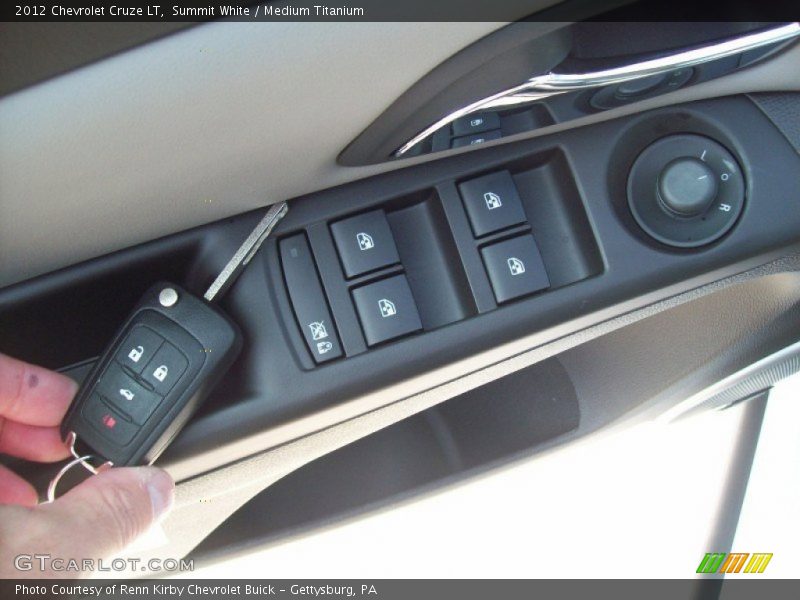 Summit White / Medium Titanium 2012 Chevrolet Cruze LT