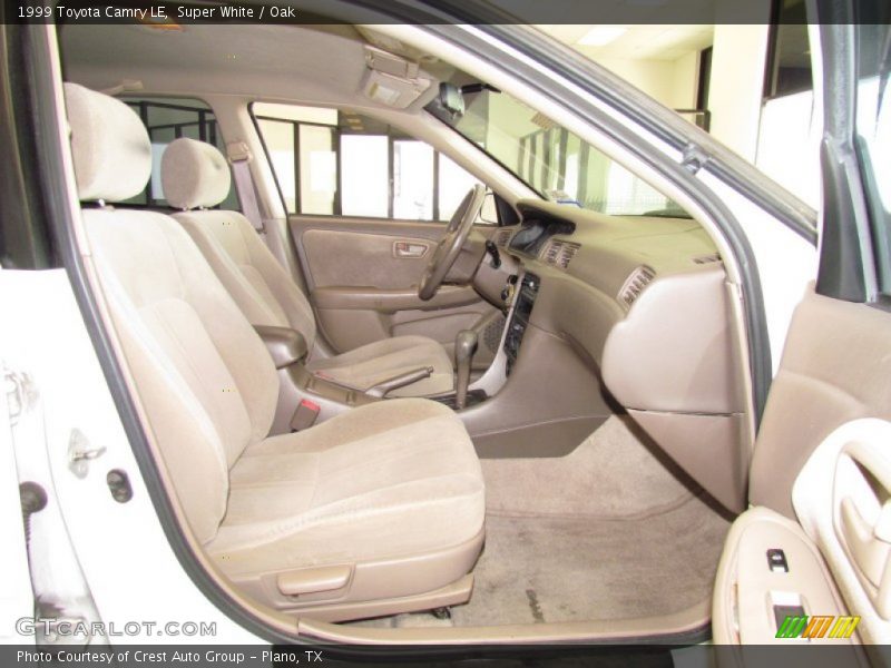 Super White / Oak 1999 Toyota Camry LE