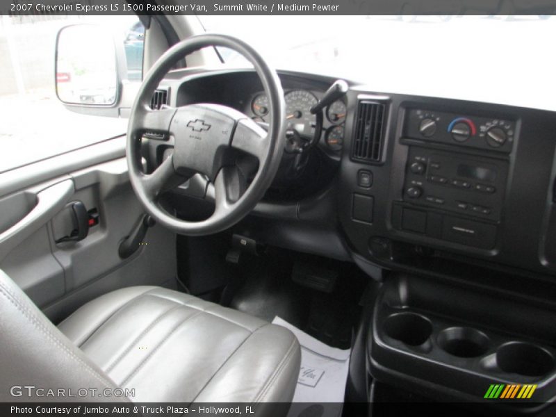 Dashboard of 2007 Express LS 1500 Passenger Van