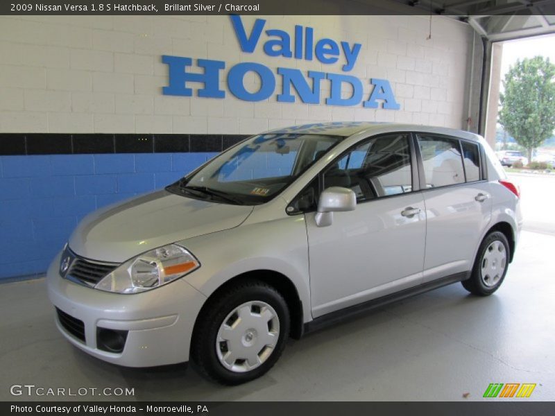 Brillant Silver / Charcoal 2009 Nissan Versa 1.8 S Hatchback
