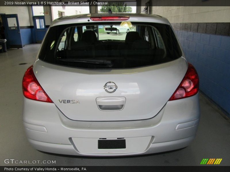 Brillant Silver / Charcoal 2009 Nissan Versa 1.8 S Hatchback