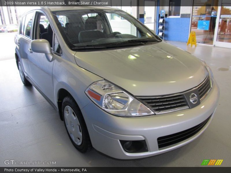 Brillant Silver / Charcoal 2009 Nissan Versa 1.8 S Hatchback