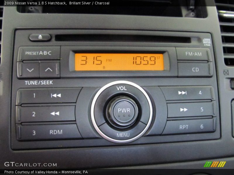 Brillant Silver / Charcoal 2009 Nissan Versa 1.8 S Hatchback