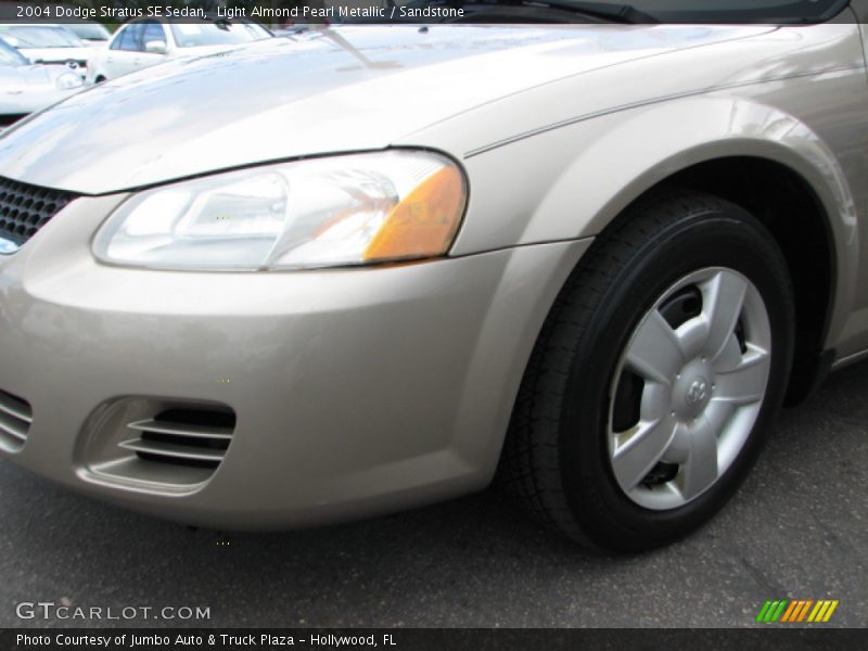 Light Almond Pearl Metallic / Sandstone 2004 Dodge Stratus SE Sedan