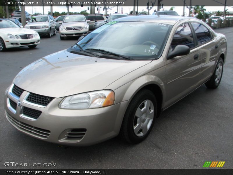 Front 3/4 View of 2004 Stratus SE Sedan