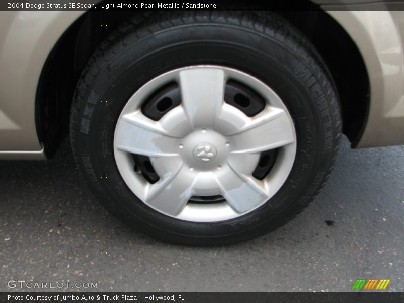  2004 Stratus SE Sedan Wheel