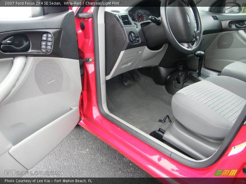 Infra-Red / Charcoal/Light Flint 2007 Ford Focus ZX4 SE Sedan