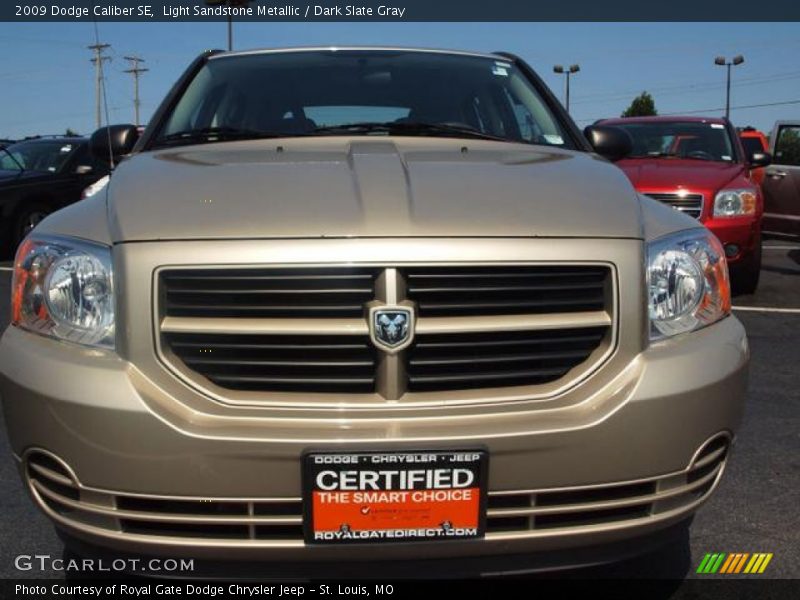 Light Sandstone Metallic / Dark Slate Gray 2009 Dodge Caliber SE