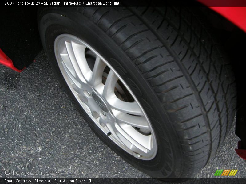 Infra-Red / Charcoal/Light Flint 2007 Ford Focus ZX4 SE Sedan