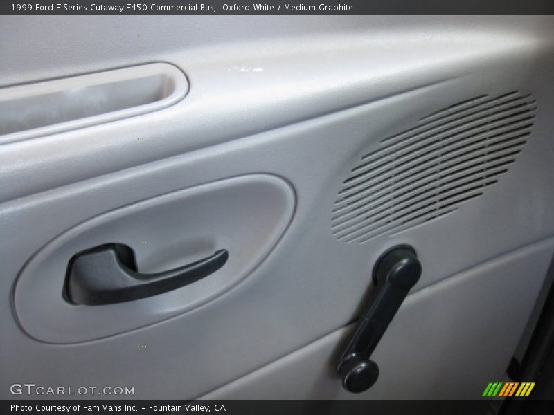 Oxford White / Medium Graphite 1999 Ford E Series Cutaway E450 Commercial Bus