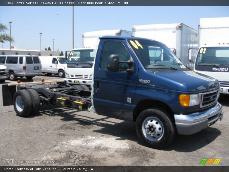 Dark Blue Pearl / Medium Flint 2004 Ford E Series Cutaway E450 Chassis