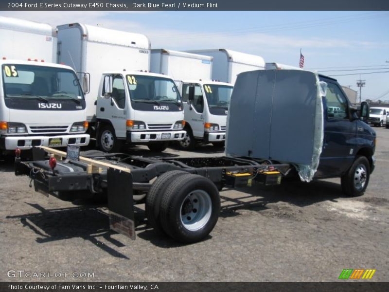 Dark Blue Pearl / Medium Flint 2004 Ford E Series Cutaway E450 Chassis