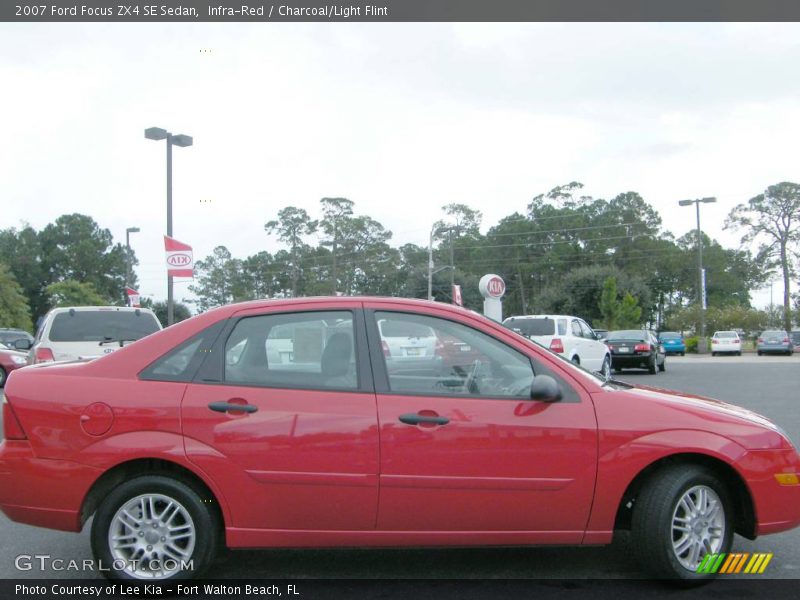 Infra-Red / Charcoal/Light Flint 2007 Ford Focus ZX4 SE Sedan