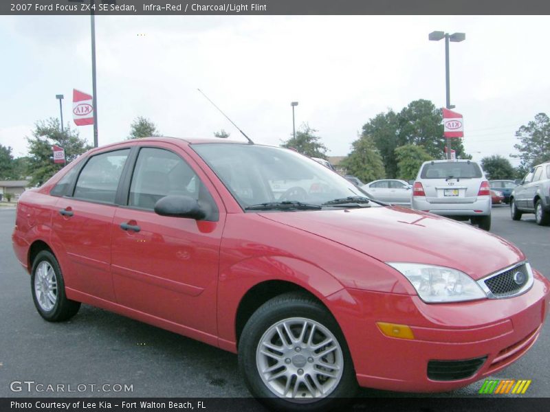 Infra-Red / Charcoal/Light Flint 2007 Ford Focus ZX4 SE Sedan