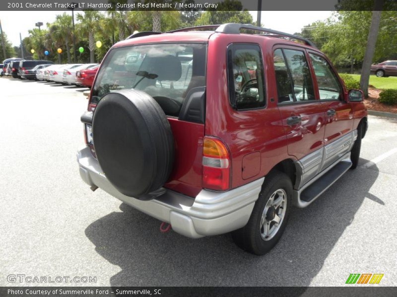 Sunset Red Metallic / Medium Gray 2001 Chevrolet Tracker LT Hardtop