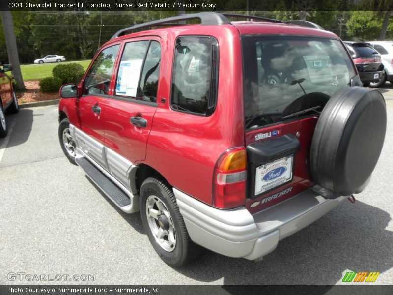 Sunset Red Metallic / Medium Gray 2001 Chevrolet Tracker LT Hardtop