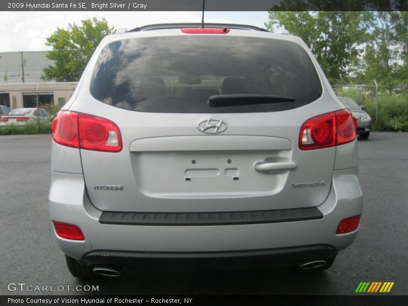 Bright Silver / Gray 2009 Hyundai Santa Fe SE