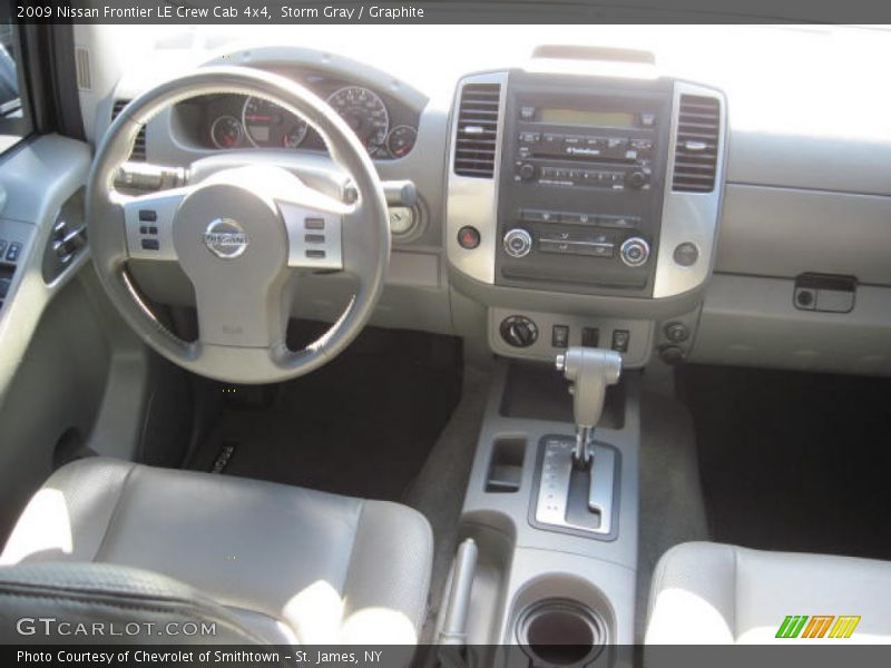 Storm Gray / Graphite 2009 Nissan Frontier LE Crew Cab 4x4