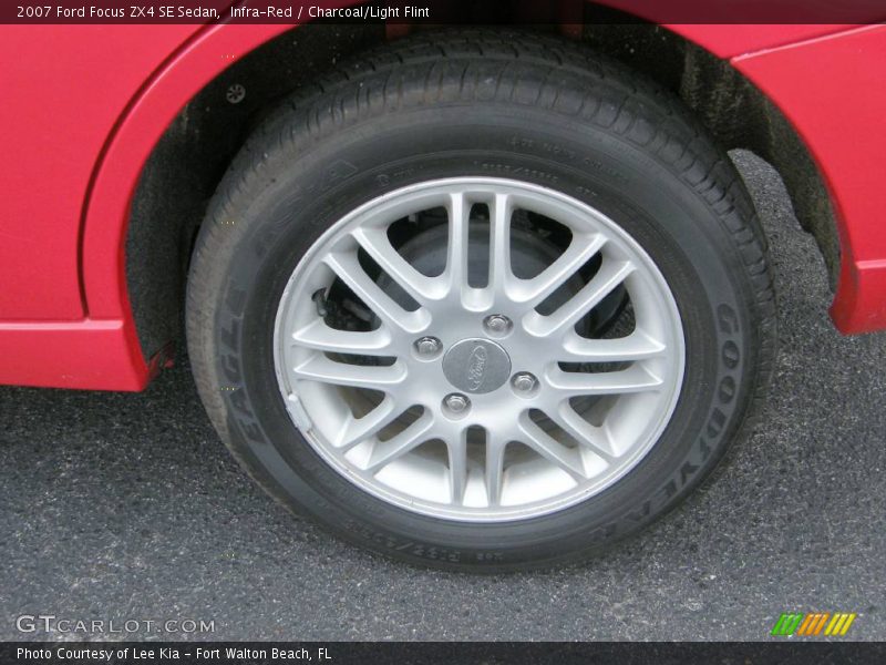 Infra-Red / Charcoal/Light Flint 2007 Ford Focus ZX4 SE Sedan