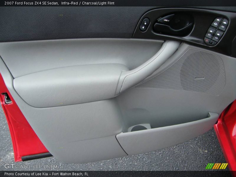 Infra-Red / Charcoal/Light Flint 2007 Ford Focus ZX4 SE Sedan