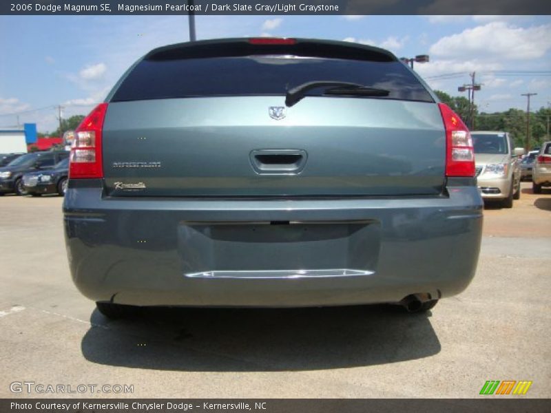 Magnesium Pearlcoat / Dark Slate Gray/Light Graystone 2006 Dodge Magnum SE