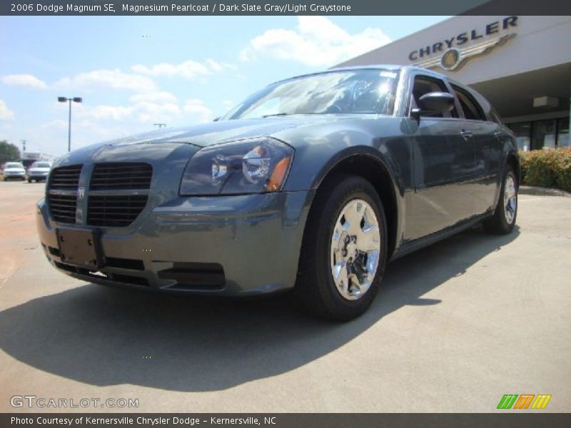 Magnesium Pearlcoat / Dark Slate Gray/Light Graystone 2006 Dodge Magnum SE