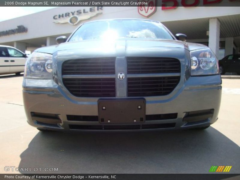 Magnesium Pearlcoat / Dark Slate Gray/Light Graystone 2006 Dodge Magnum SE