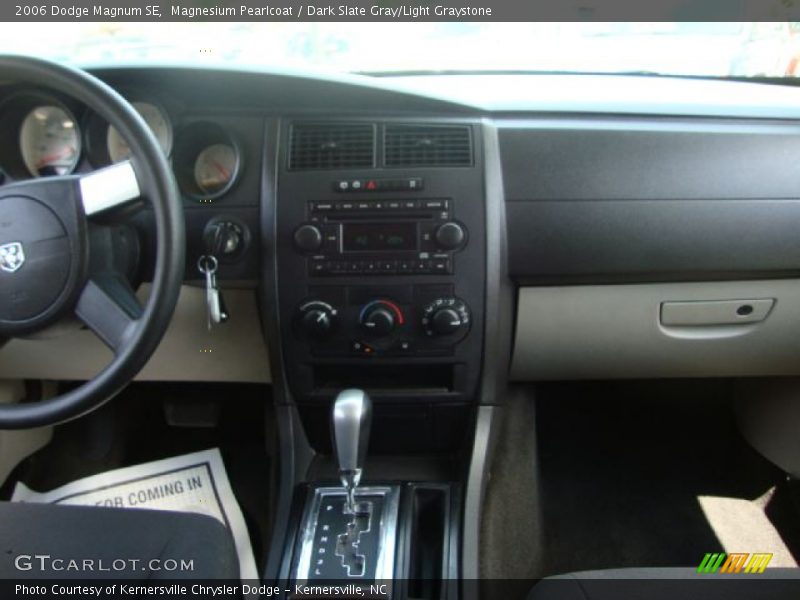 Magnesium Pearlcoat / Dark Slate Gray/Light Graystone 2006 Dodge Magnum SE