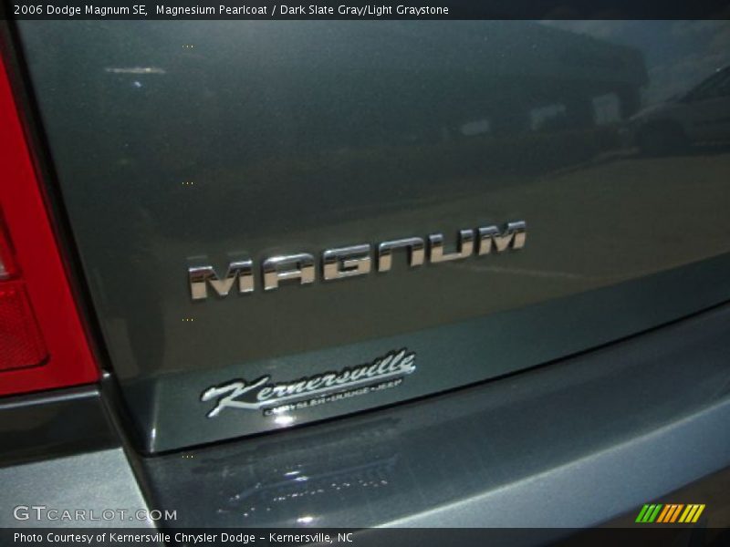 Magnesium Pearlcoat / Dark Slate Gray/Light Graystone 2006 Dodge Magnum SE