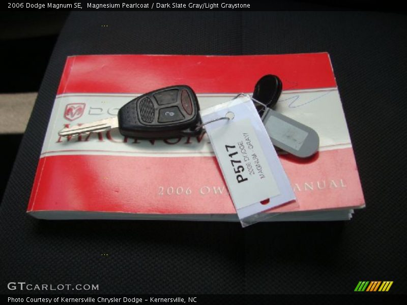 Magnesium Pearlcoat / Dark Slate Gray/Light Graystone 2006 Dodge Magnum SE