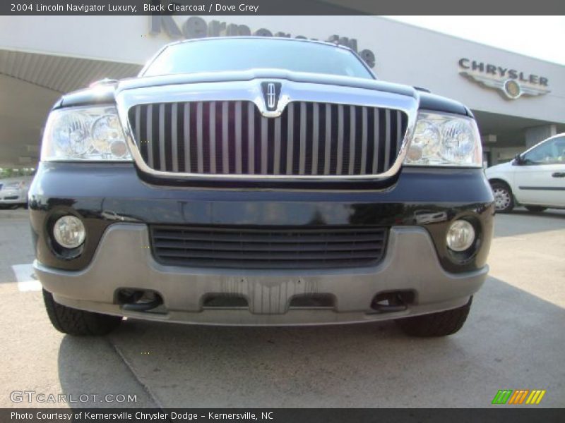 Black Clearcoat / Dove Grey 2004 Lincoln Navigator Luxury