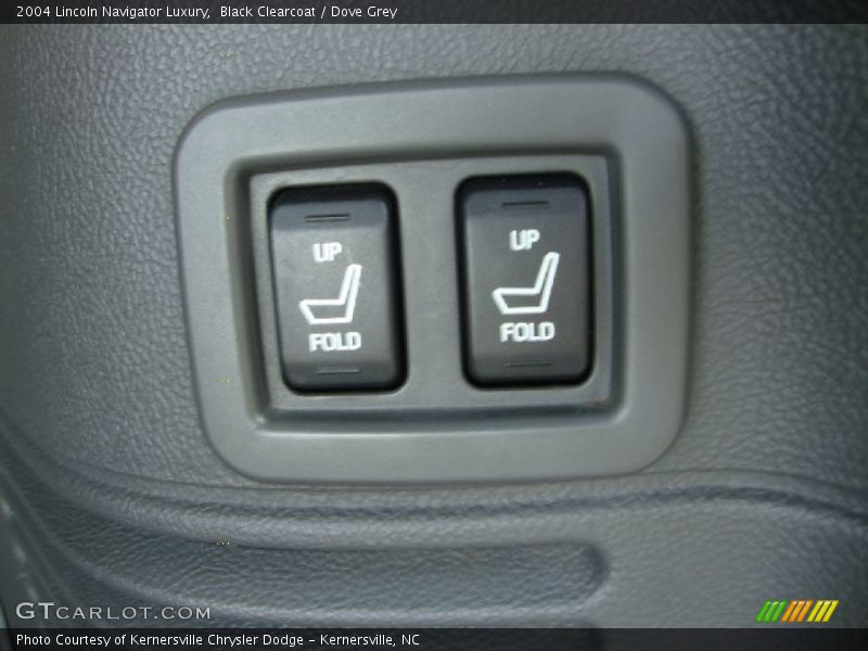 Black Clearcoat / Dove Grey 2004 Lincoln Navigator Luxury