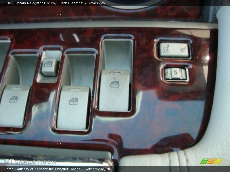 Black Clearcoat / Dove Grey 2004 Lincoln Navigator Luxury