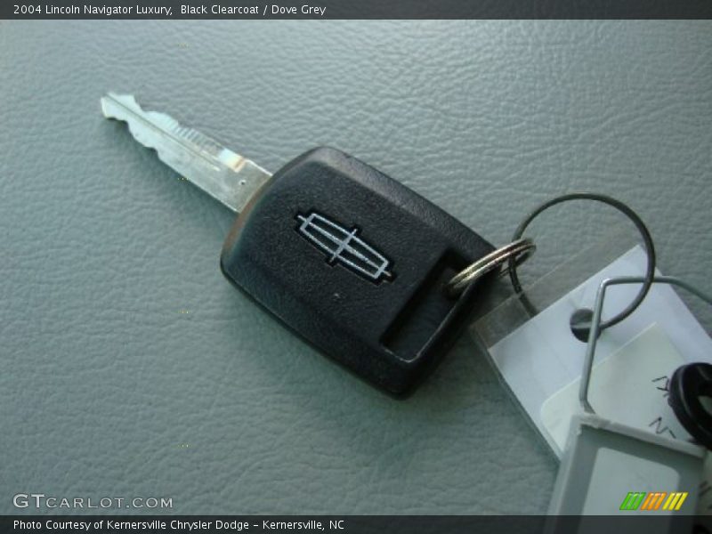 Black Clearcoat / Dove Grey 2004 Lincoln Navigator Luxury