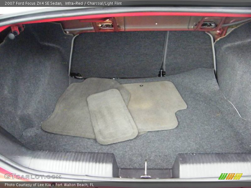 Infra-Red / Charcoal/Light Flint 2007 Ford Focus ZX4 SE Sedan