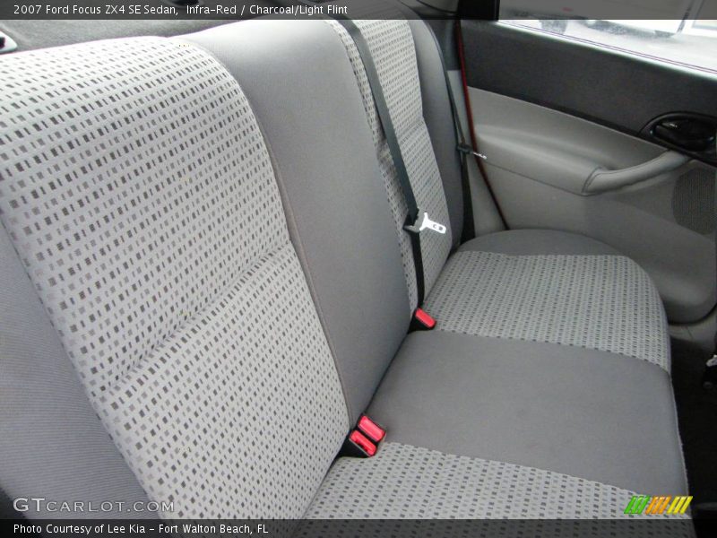 Infra-Red / Charcoal/Light Flint 2007 Ford Focus ZX4 SE Sedan