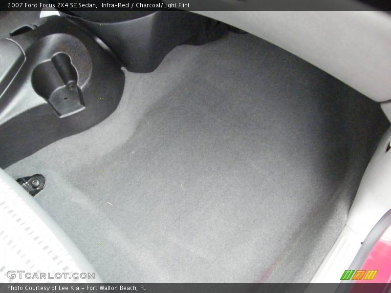 Infra-Red / Charcoal/Light Flint 2007 Ford Focus ZX4 SE Sedan