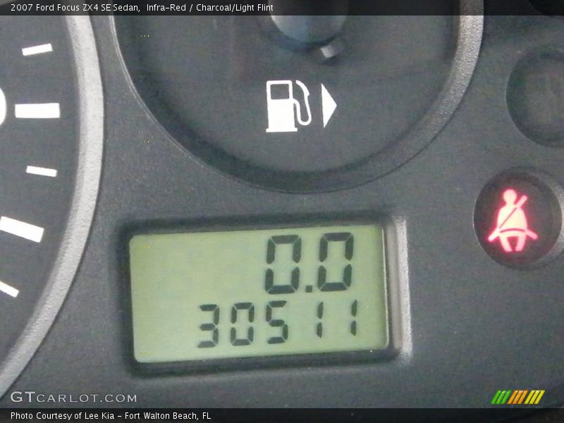 Infra-Red / Charcoal/Light Flint 2007 Ford Focus ZX4 SE Sedan