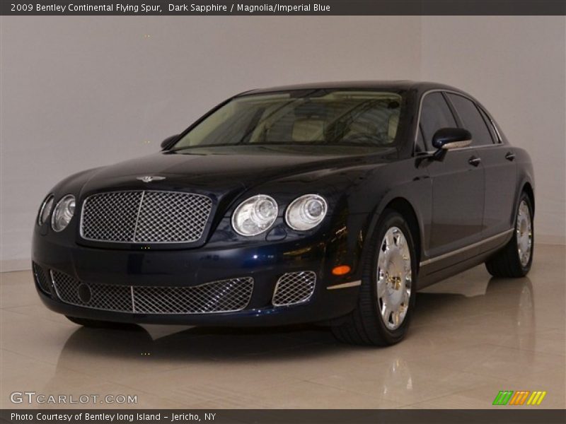 Front 3/4 View of 2009 Continental Flying Spur 