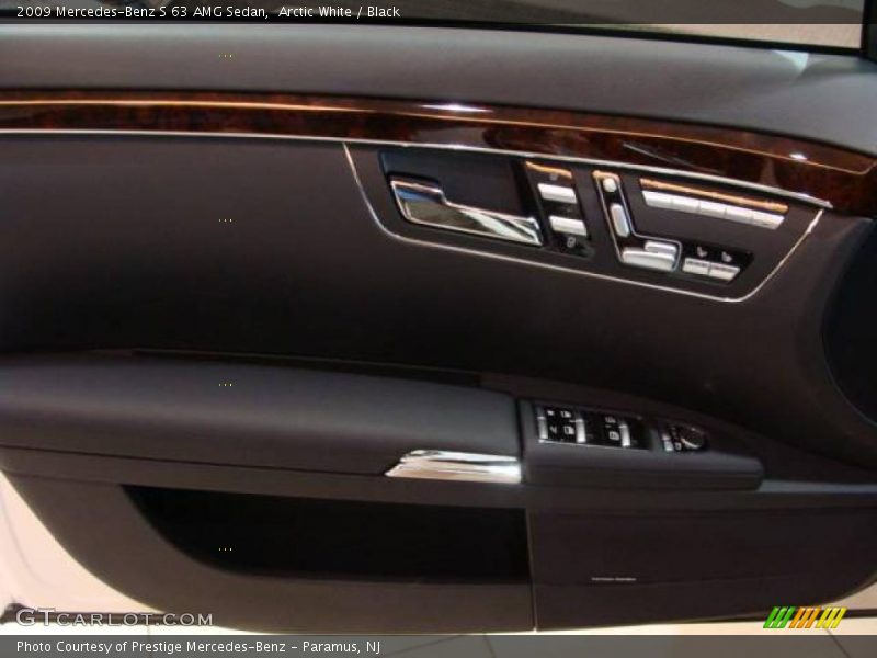 Arctic White / Black 2009 Mercedes-Benz S 63 AMG Sedan