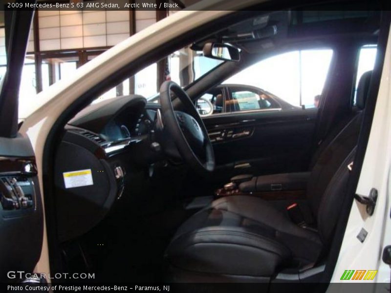 Arctic White / Black 2009 Mercedes-Benz S 63 AMG Sedan