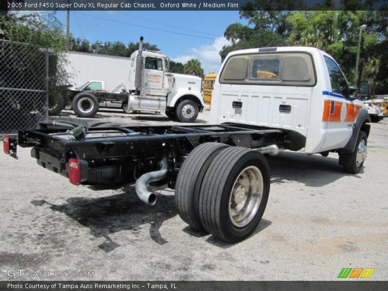 Oxford White / Medium Flint 2005 Ford F450 Super Duty XL Regular Cab Chassis