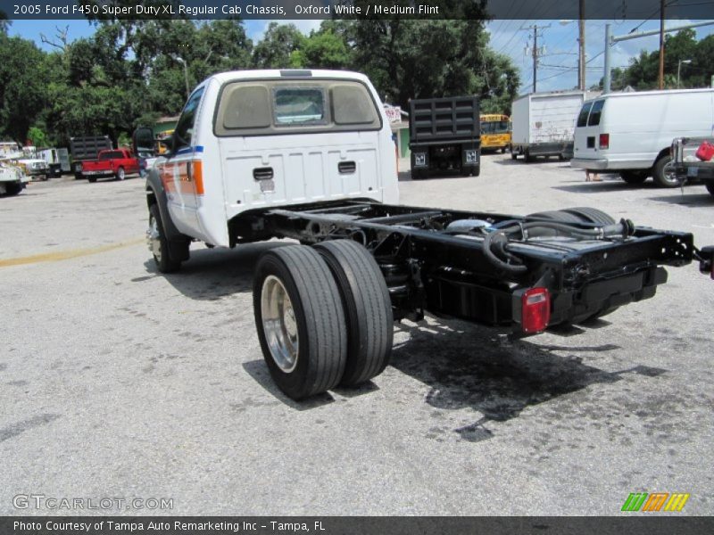 Oxford White / Medium Flint 2005 Ford F450 Super Duty XL Regular Cab Chassis