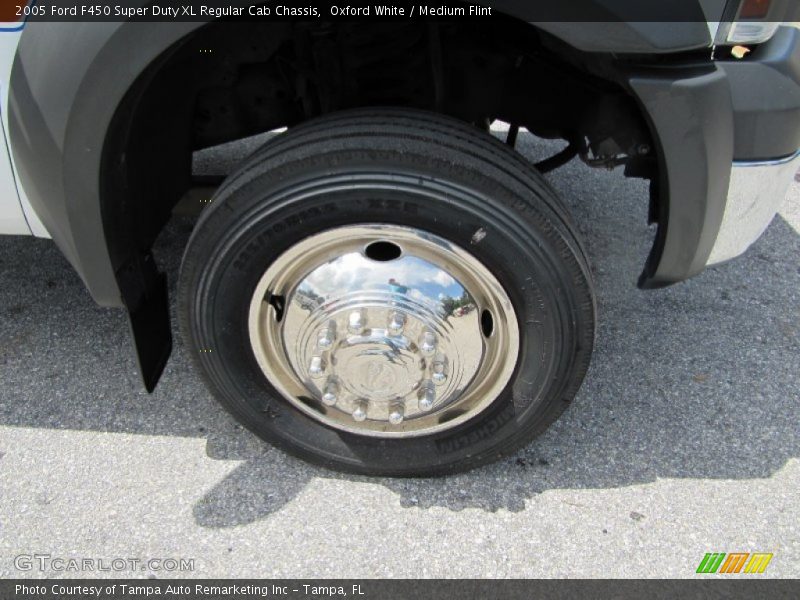 Oxford White / Medium Flint 2005 Ford F450 Super Duty XL Regular Cab Chassis