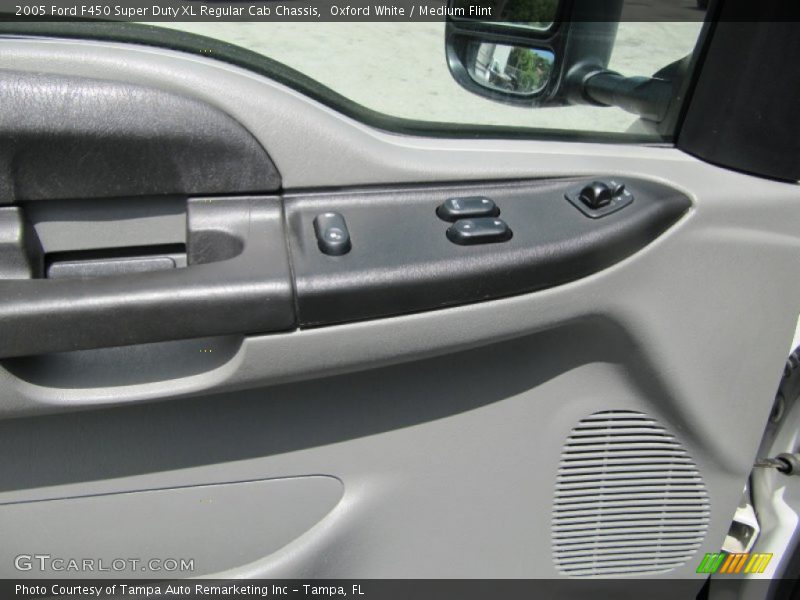 Oxford White / Medium Flint 2005 Ford F450 Super Duty XL Regular Cab Chassis