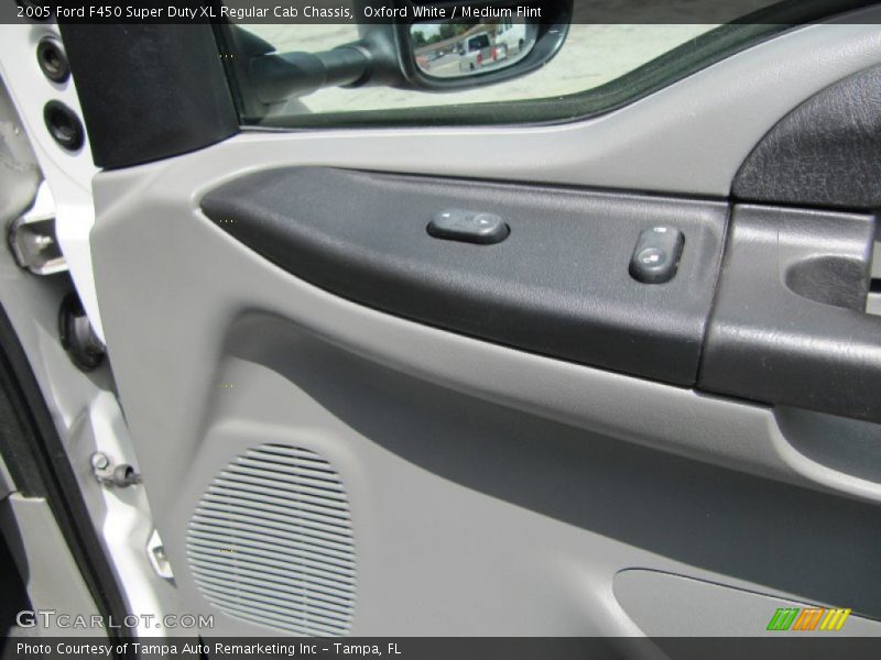 Oxford White / Medium Flint 2005 Ford F450 Super Duty XL Regular Cab Chassis